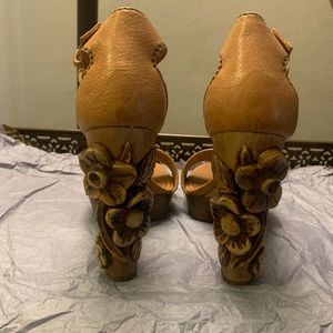 Miu Miu brown sandal size 38